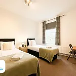 Ferienhaus West End By Furnished - Free Parking - Family - Spacious *