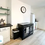 West End By Furnished - Free Parking - Family - Spacious