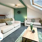 Ferienhaus West End By Furnished - Free Parking - Family - Spacious Harrogate