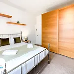 West End By Furnished - Free Parking - Family - Spacious Hébergement de vacances