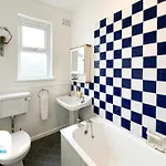 West End By Furnished - Free Parking - Family - Spacious Harrogate