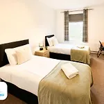 West End By Furnished - Free Parking - Family - Spacious Ferienhaus