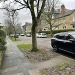 Ferienhaus West End By Furnished - Free Parking - Family - Spacious