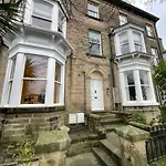 Ferienhaus West End By Furnished - Free Parking - Family - Spacious Harrogate