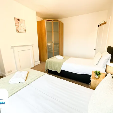 Free Parking - Family - Spacious Holiday home