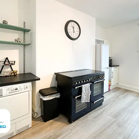 Free Parking - Family - Spacious