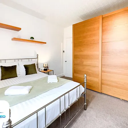 Free Parking - Family - Spacious Holiday home