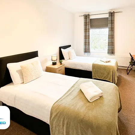 West End By Furnished - Free Parking - Family - Spacious Feriehus