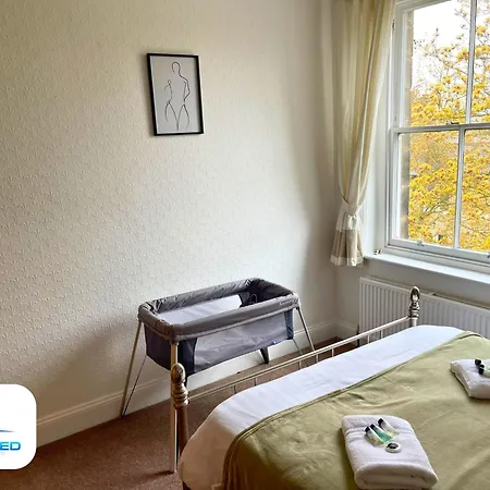 Free Parking - Family - Spacious Holiday home *