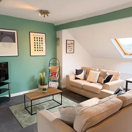 Ferienhaus West End By Furnished - Free Parking - Family - Spacious