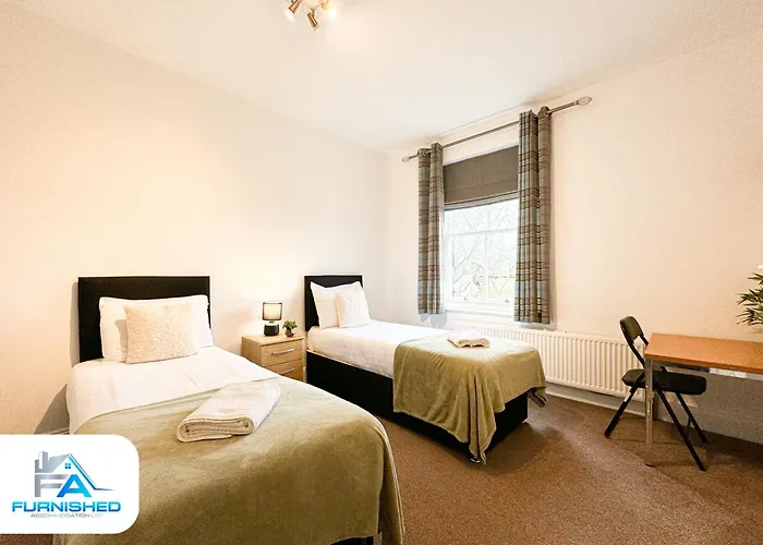 Feriehus West End By Furnished - Free Parking - Family - Spacious *